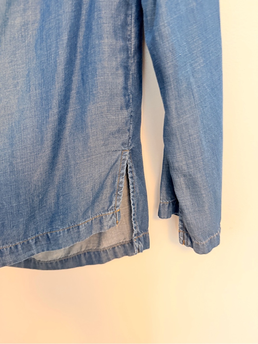 cloth & stone Denim Off-Shoulder Blouse in Blue - Picture 6 of 6